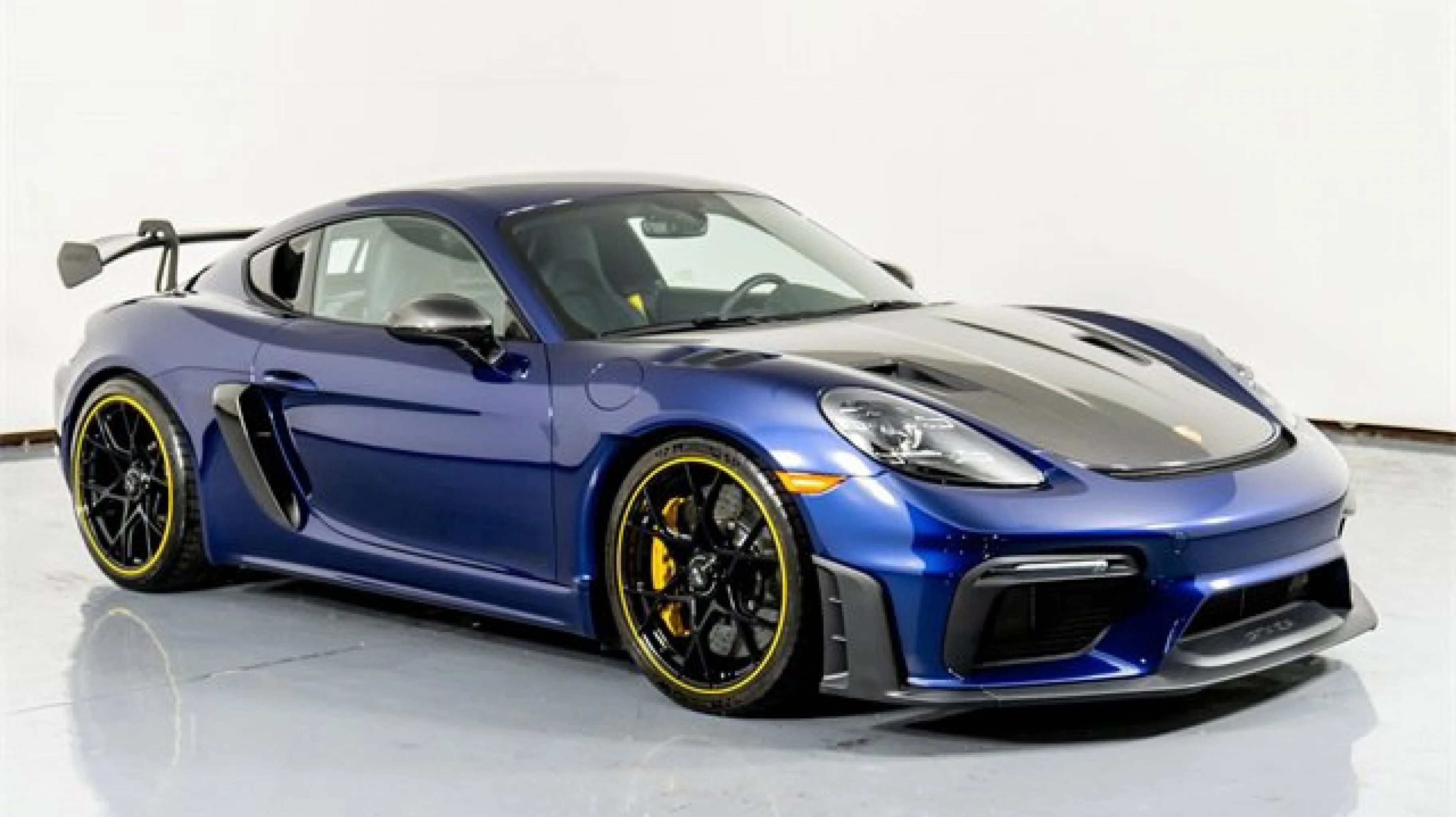 2023 718 Cayman GT4 RS photo 2