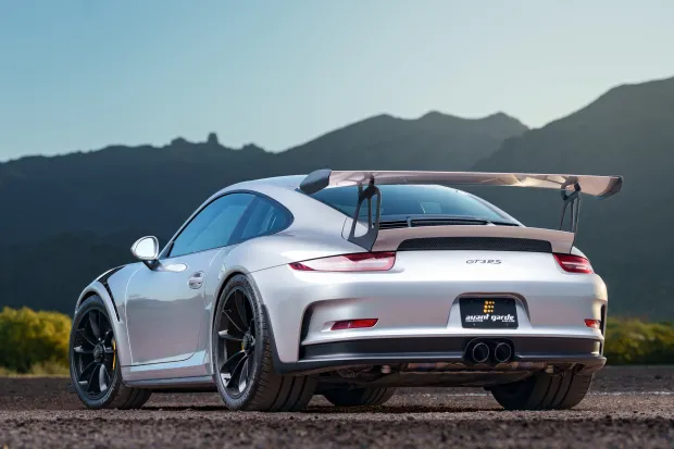2016 911 R photo 2