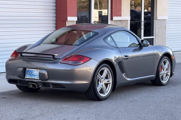 2010 Cayman Base photo 2
