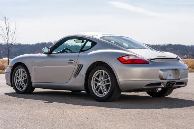 2008 Cayman Base photo 2