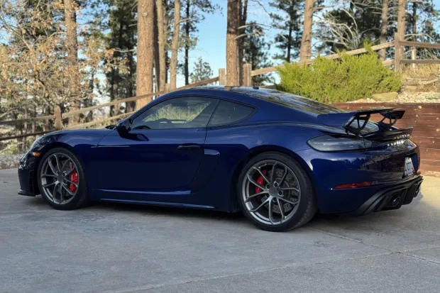 2022 718 Cayman GT4 photo 2