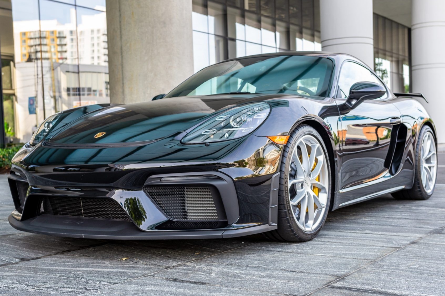 2020 718 Cayman GT4 photo 2