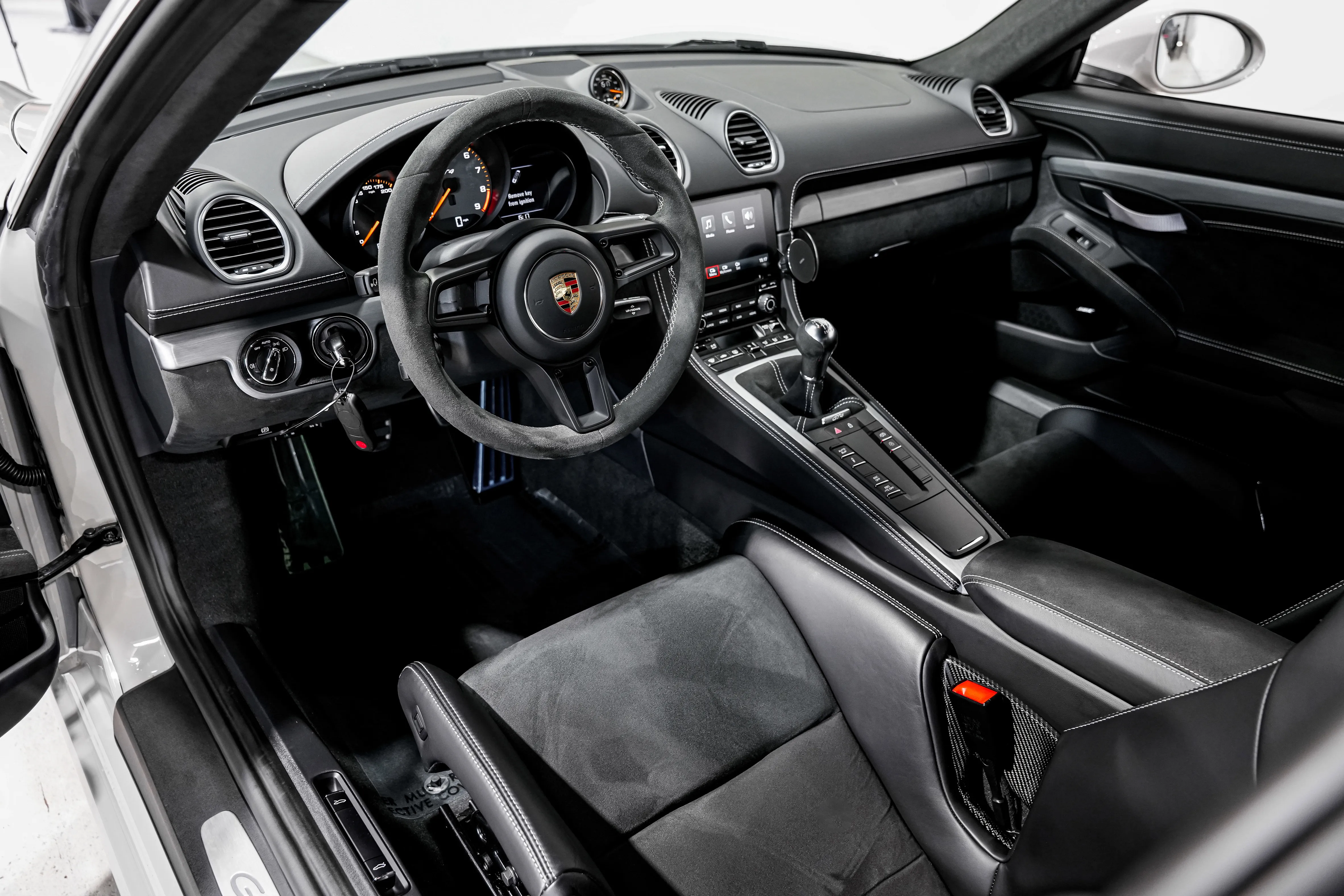 2021 718 Cayman GT4 photo 2