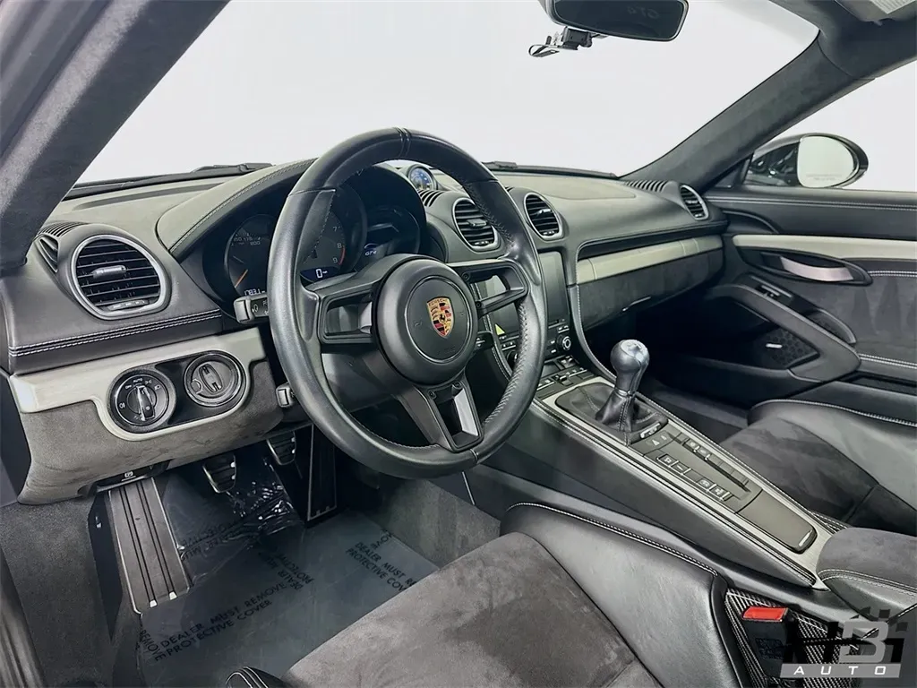 2020 718 Cayman GT4 photo 2