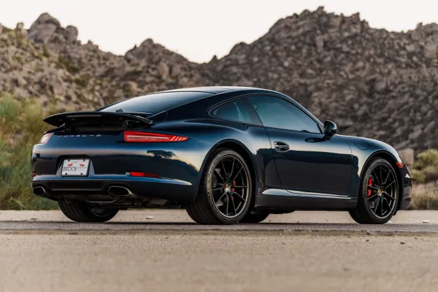 2015 911 Carrera photo 2