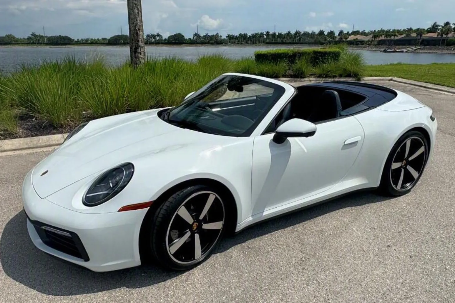 2021 Porsche 911 Carrera Cabriolet