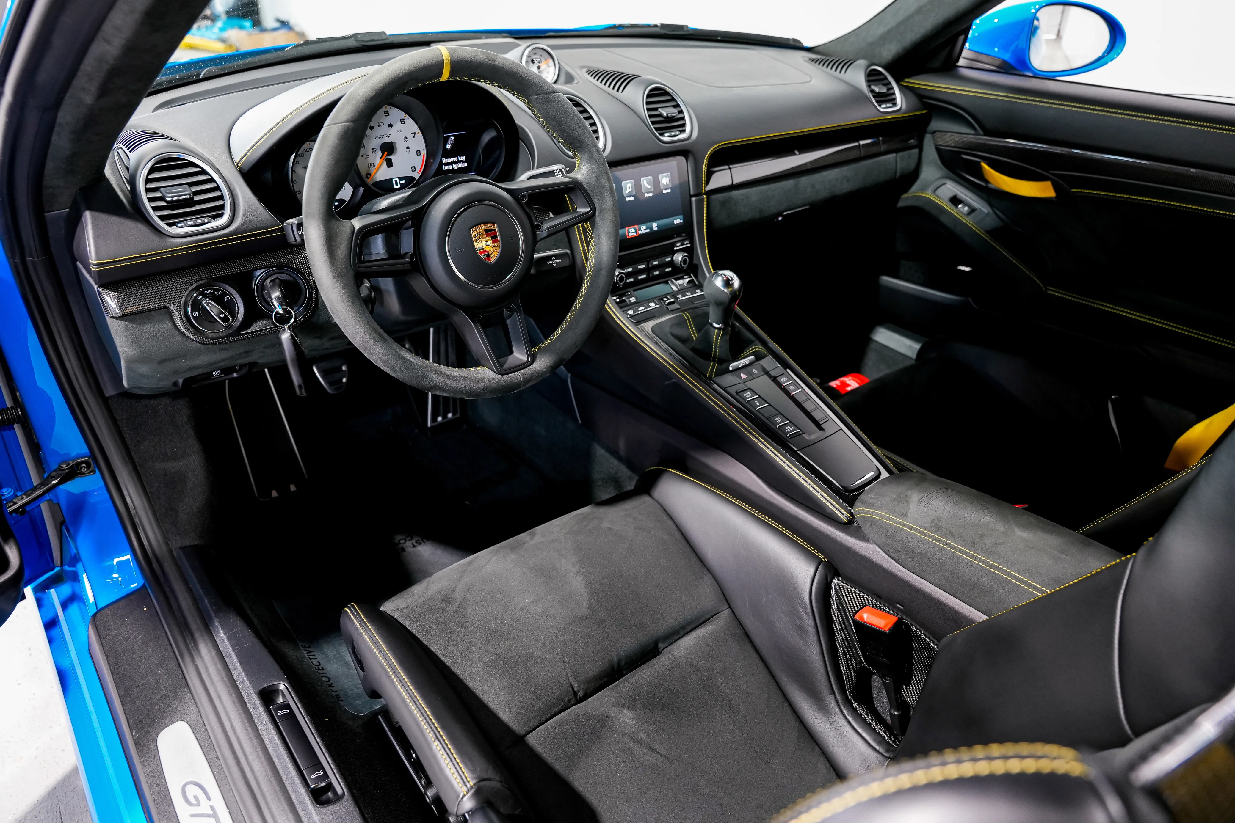 2022 718 Cayman GT4 photo 2