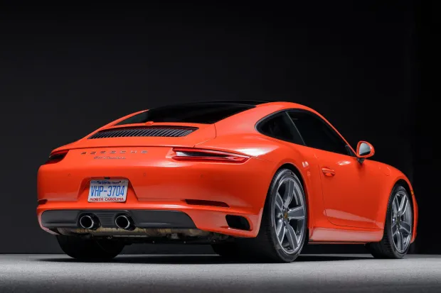 2017 911 Carrera photo 2