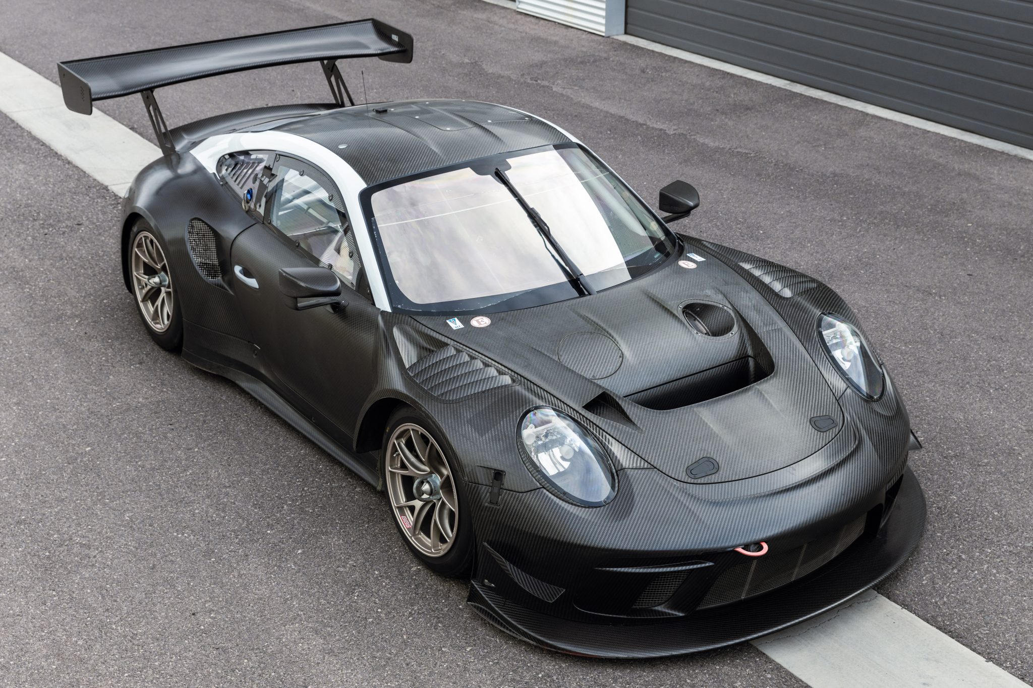 2019 911 GT3 R photo 2