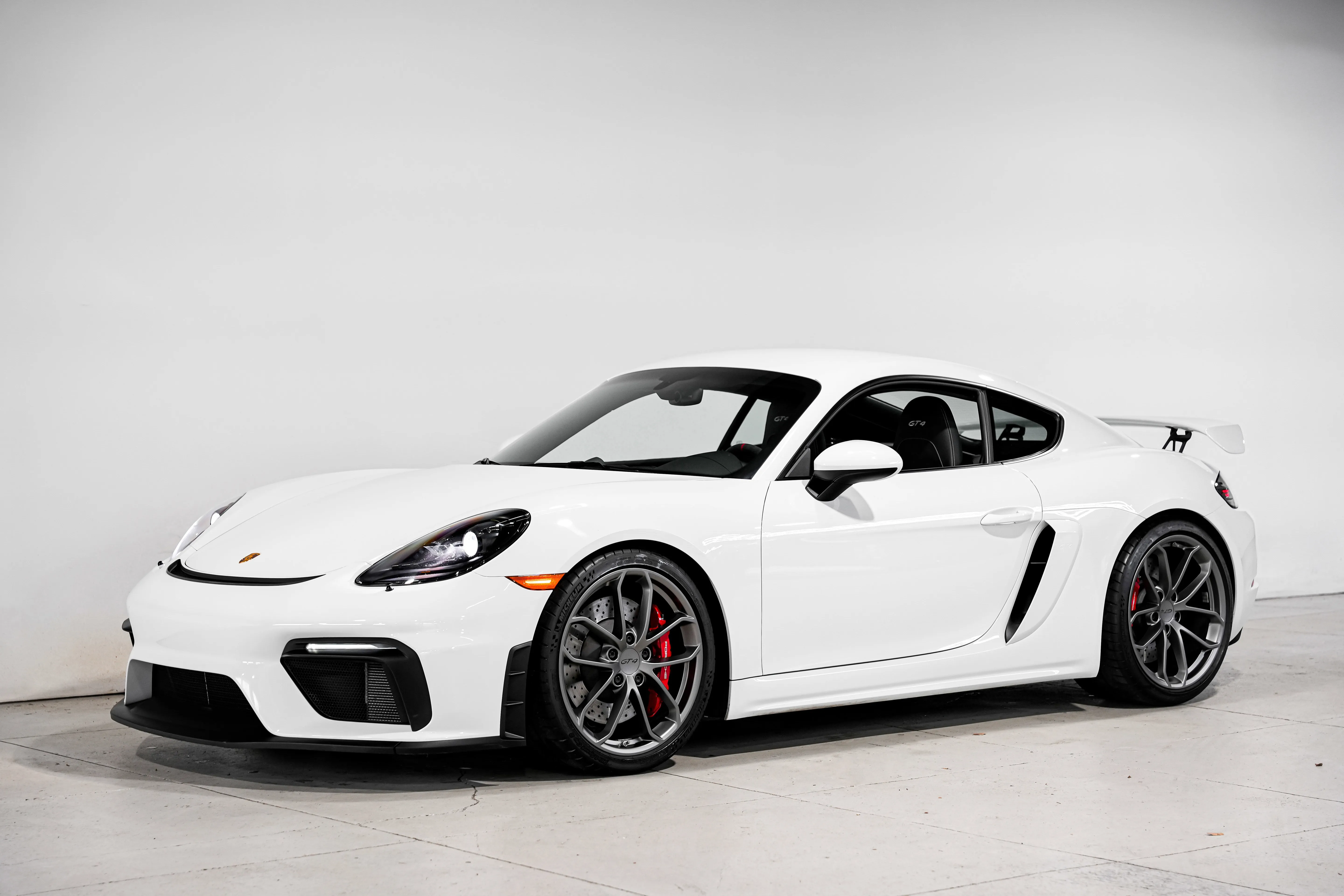 2020 718 Cayman GT4 photo 2