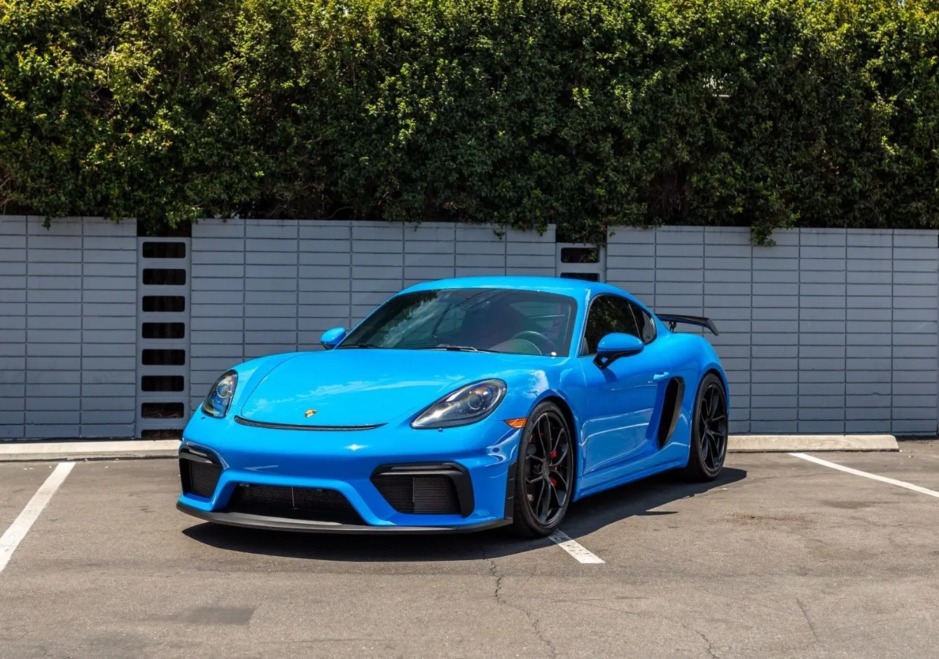 2023 718 Cayman GT4 photo 2
