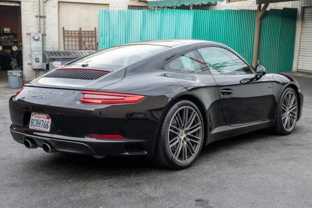 2017 911 Carrera photo 2