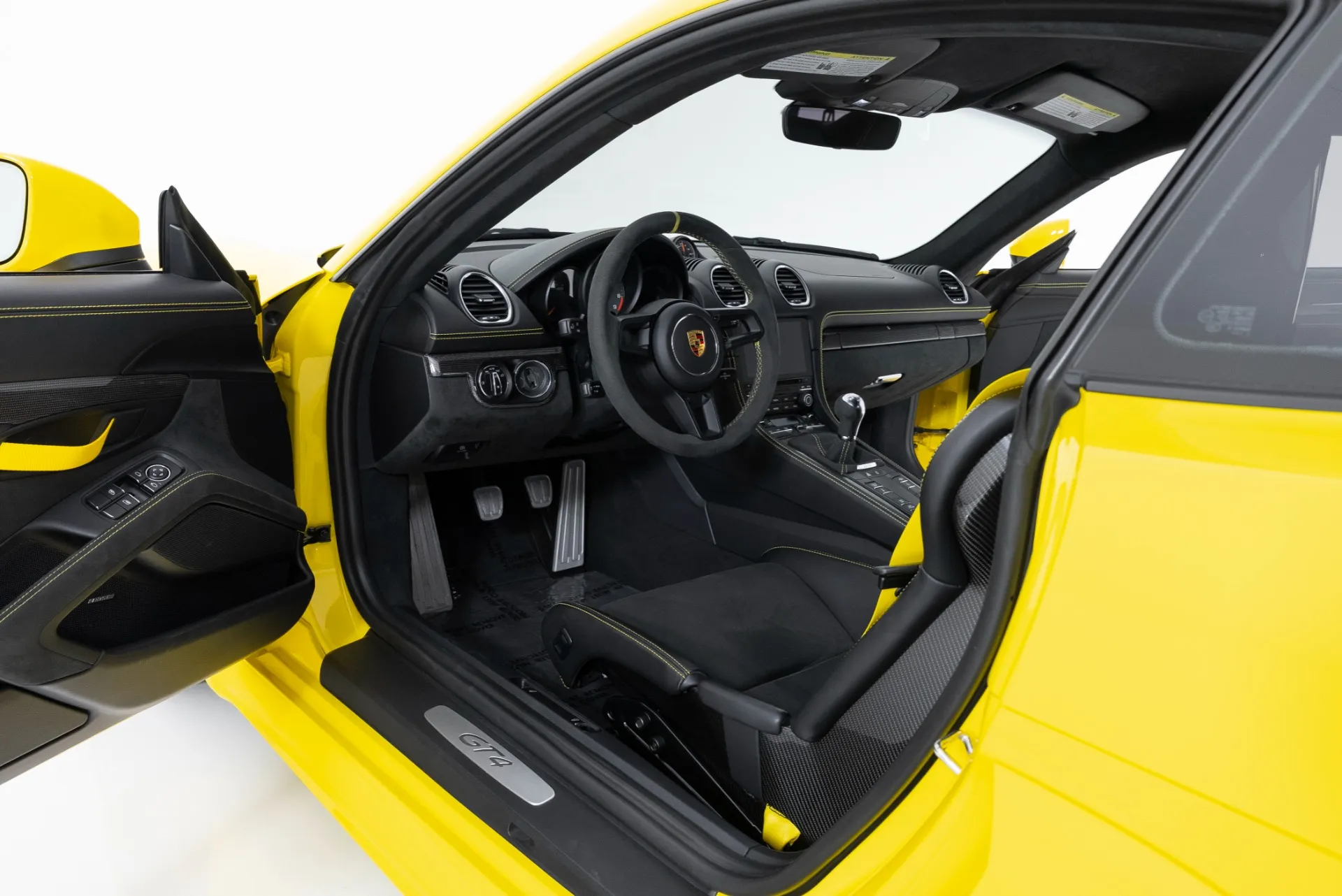 2022 718 Cayman GT4 photo 2