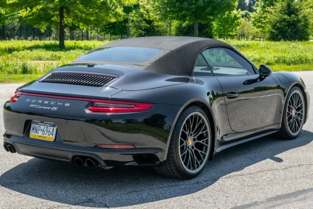 2017 911 Carrera 4S Cabriolet photo 2