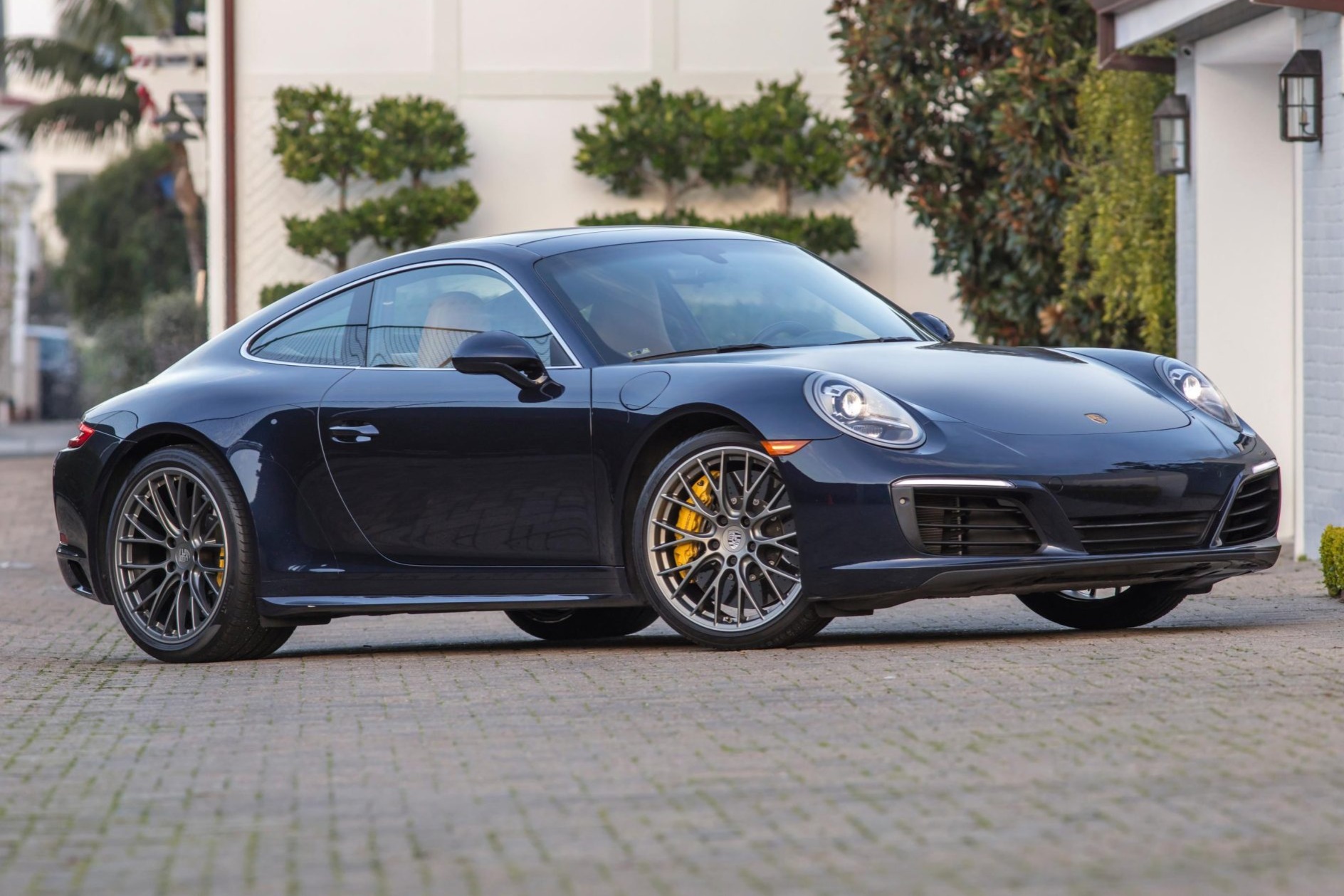 2019 911 Carrera 4S photo 2