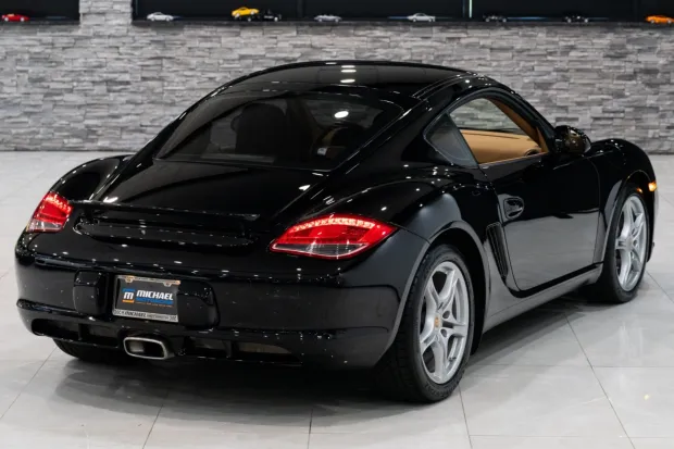 2009 Cayman Base photo 2