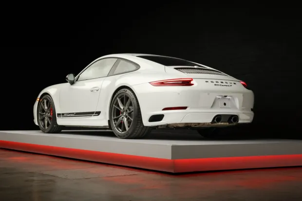 2019 911 Carrera T photo 2
