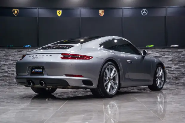 2017 911 Carrera photo 2