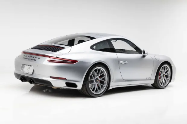 2018 911 Carrera 4 GTS photo 2