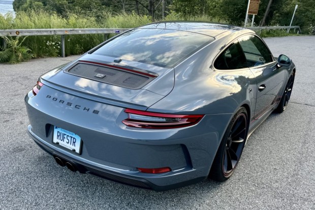 2018 911 GT3 Touring photo 2