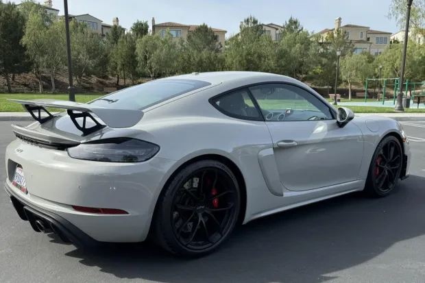 2022 718 Cayman GT4 photo 2