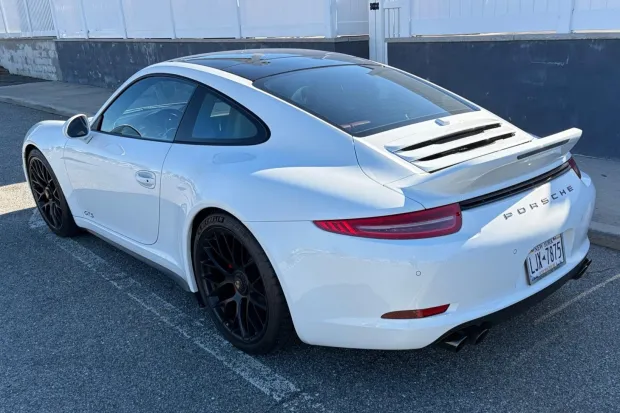 2015 911 Carrera GTS photo 2