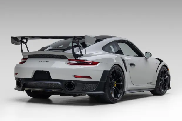 2018 911 GT2 RS photo 2