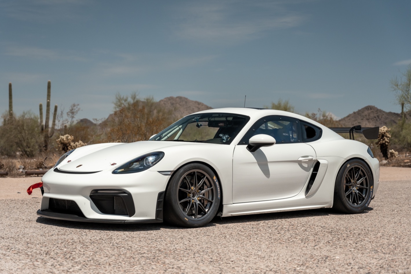 2020 718 Cayman GT4 Clubsport photo 2