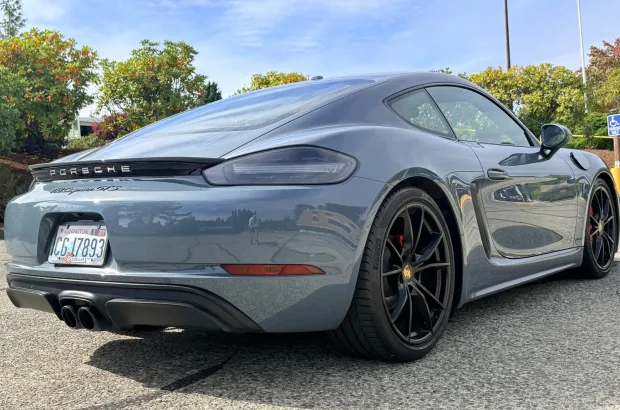 2018 718 Cayman GTS photo 2
