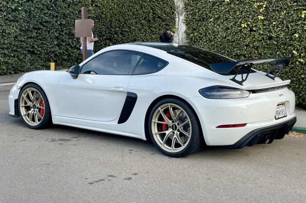 2020 718 Cayman GT4 photo 2