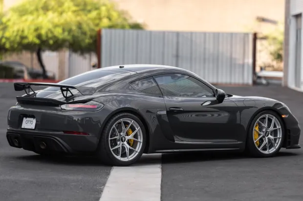 2021 718 Cayman GT4 photo 2