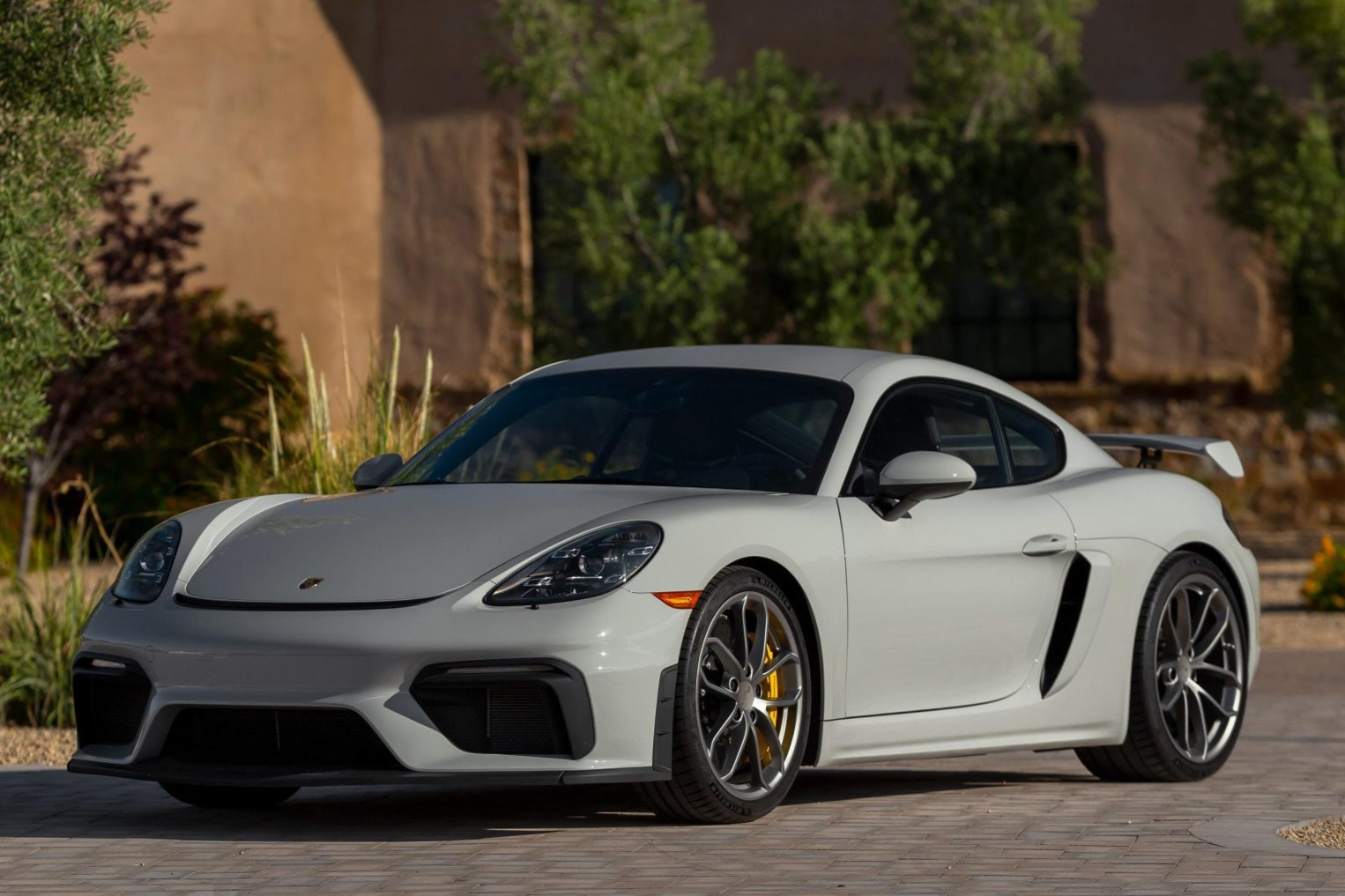 2020 718 Cayman GT4 photo 2