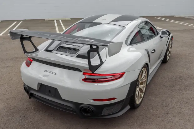 2018 911 GT2 RS photo 2