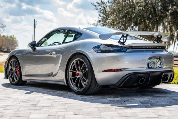 2021 718 Cayman GT4 photo 2