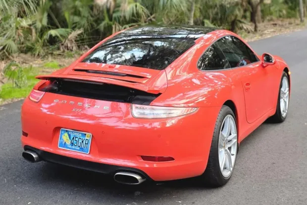 2016 911 Carrera photo 2