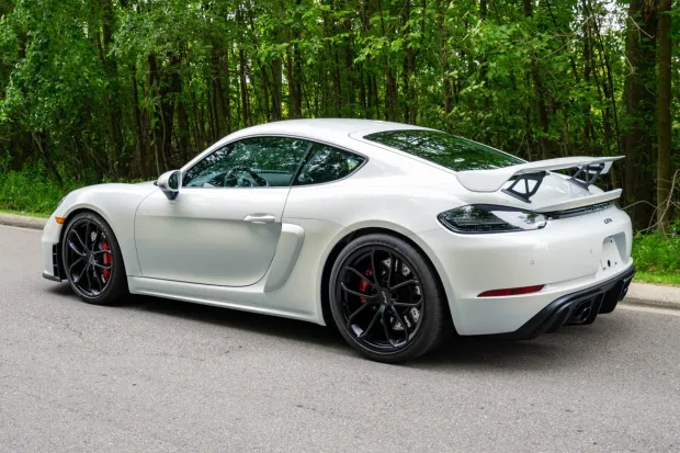 2023 718 Cayman GT4 photo 2