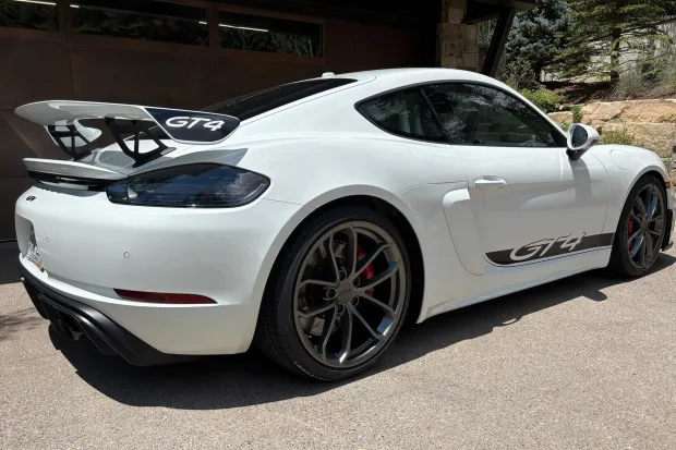 2021 718 Cayman GT4 photo 2