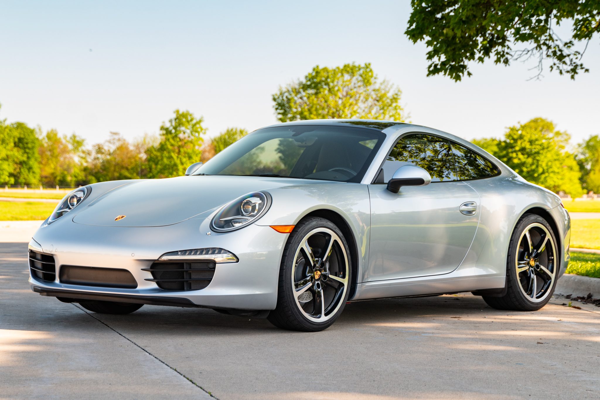 2015 911 Carrera photo 2