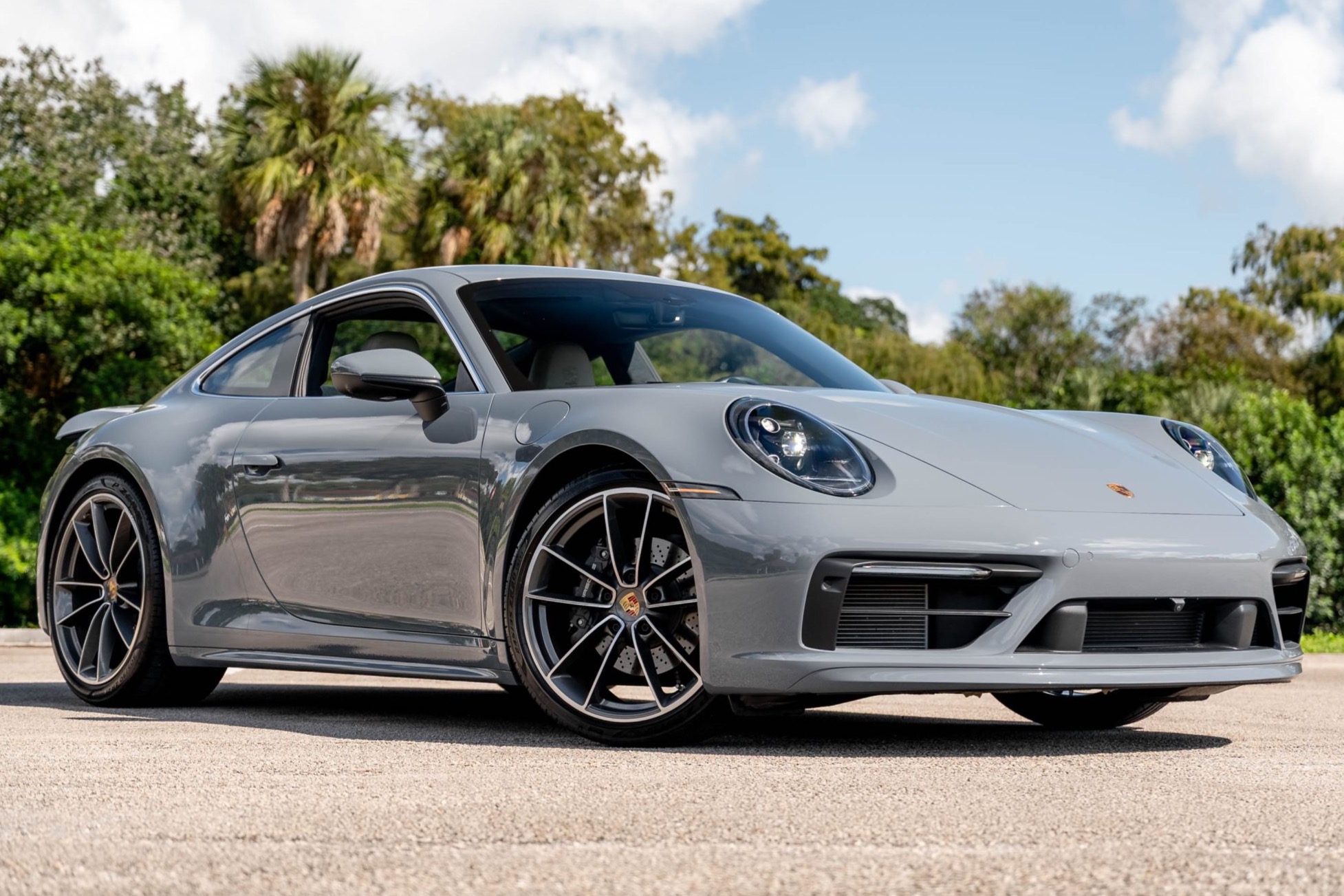 2024 911 Carrera photo 2
