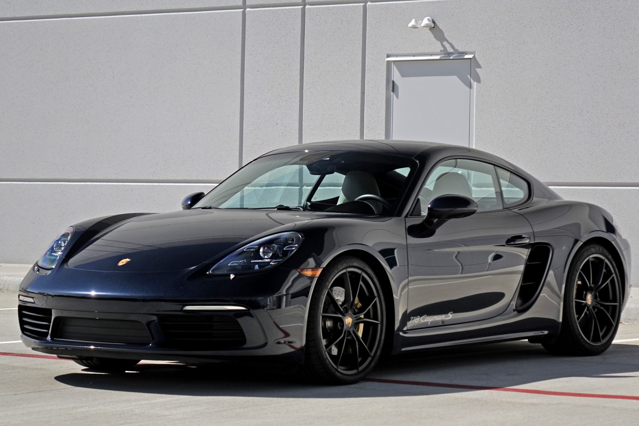 2017 718 Cayman S photo 2