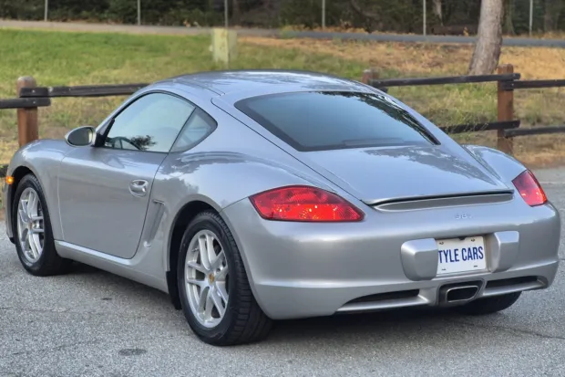 2008 Cayman Base photo 2