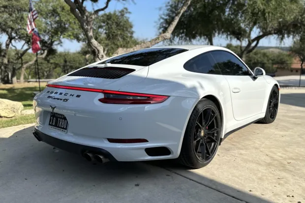 2017 911 Carrera 4S photo 2