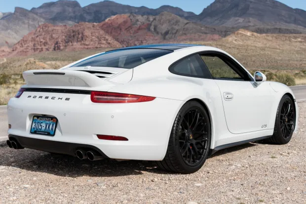 2015 911 Carrera GTS photo 2