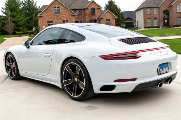 2017 911 Carrera 4S photo 2