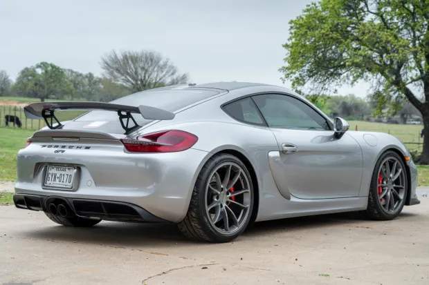 2016 718 Cayman GT4 photo 2