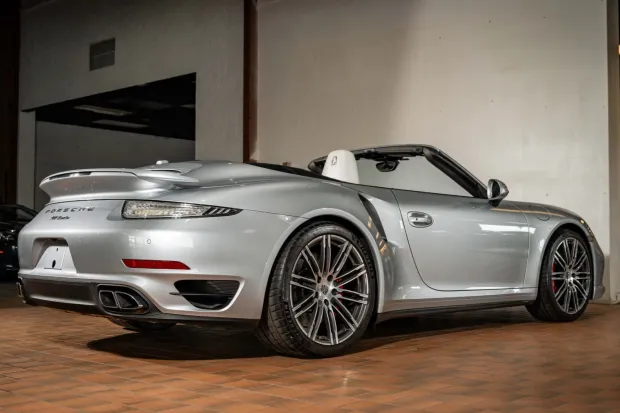 2015 911 Turbo Cabriolet photo 2