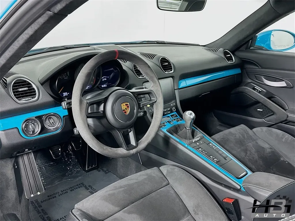 2020 718 Cayman GT4 photo 2