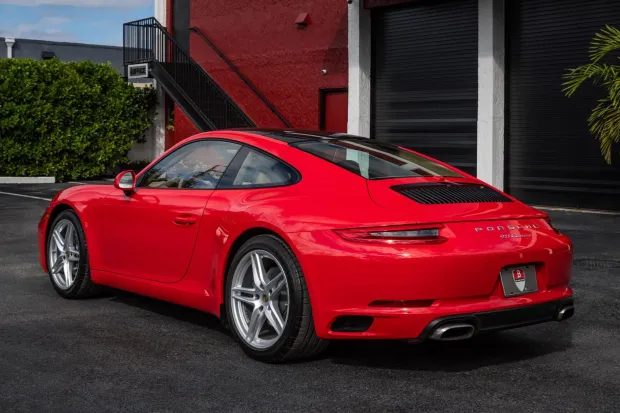 2017 911 Carrera photo 2