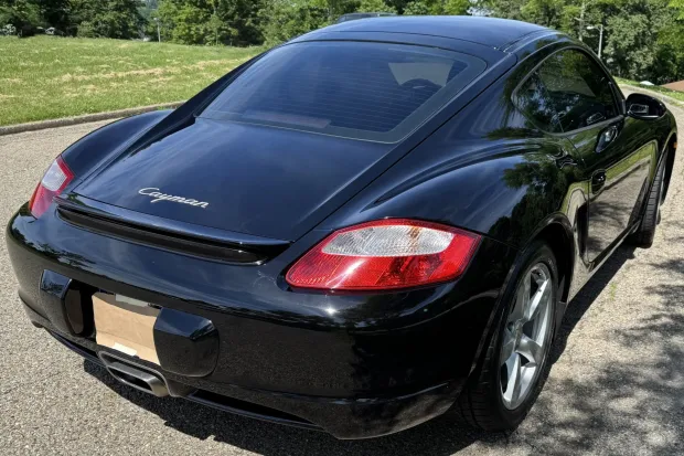 2008 Cayman Base photo 2