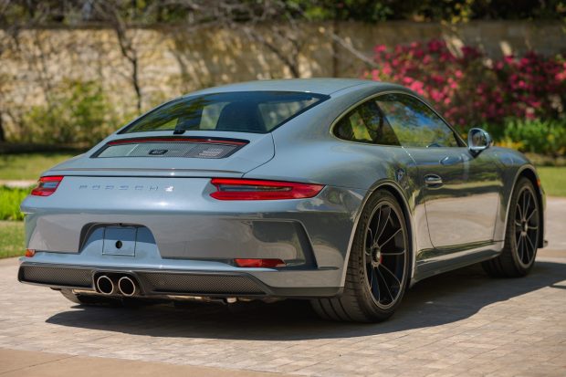 2018 911 GT3 Touring photo 2